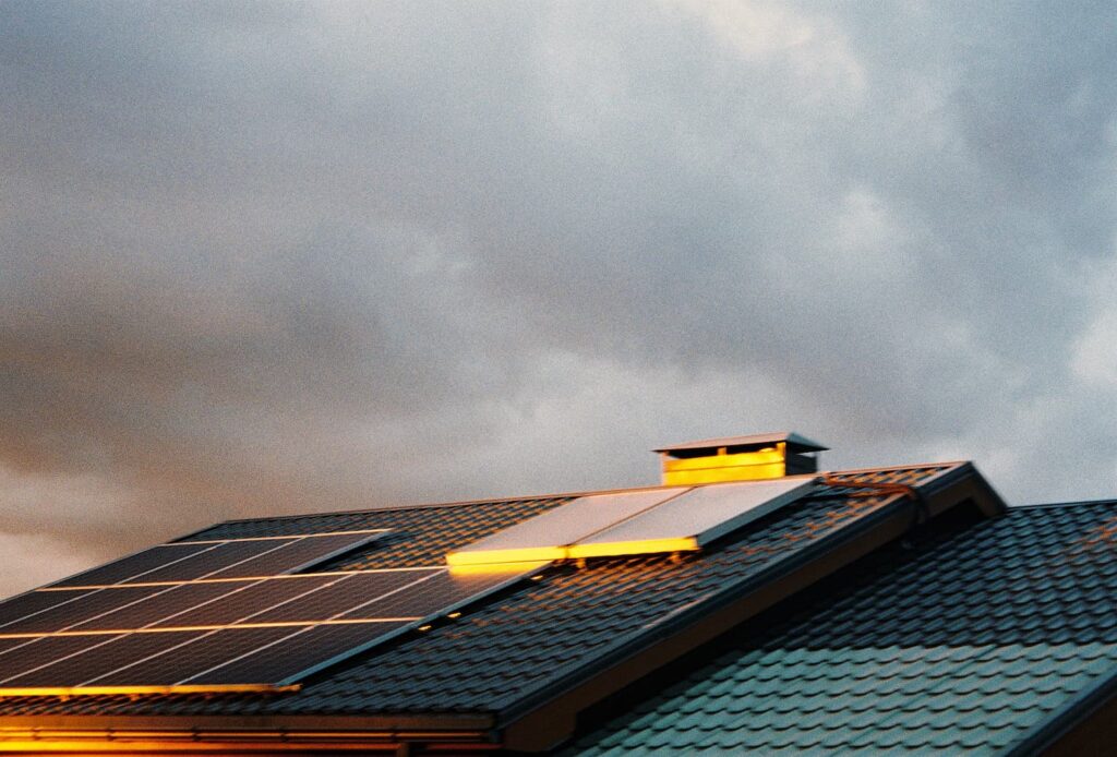 Como afecta la humedad en la durabilidad de los paneles solares