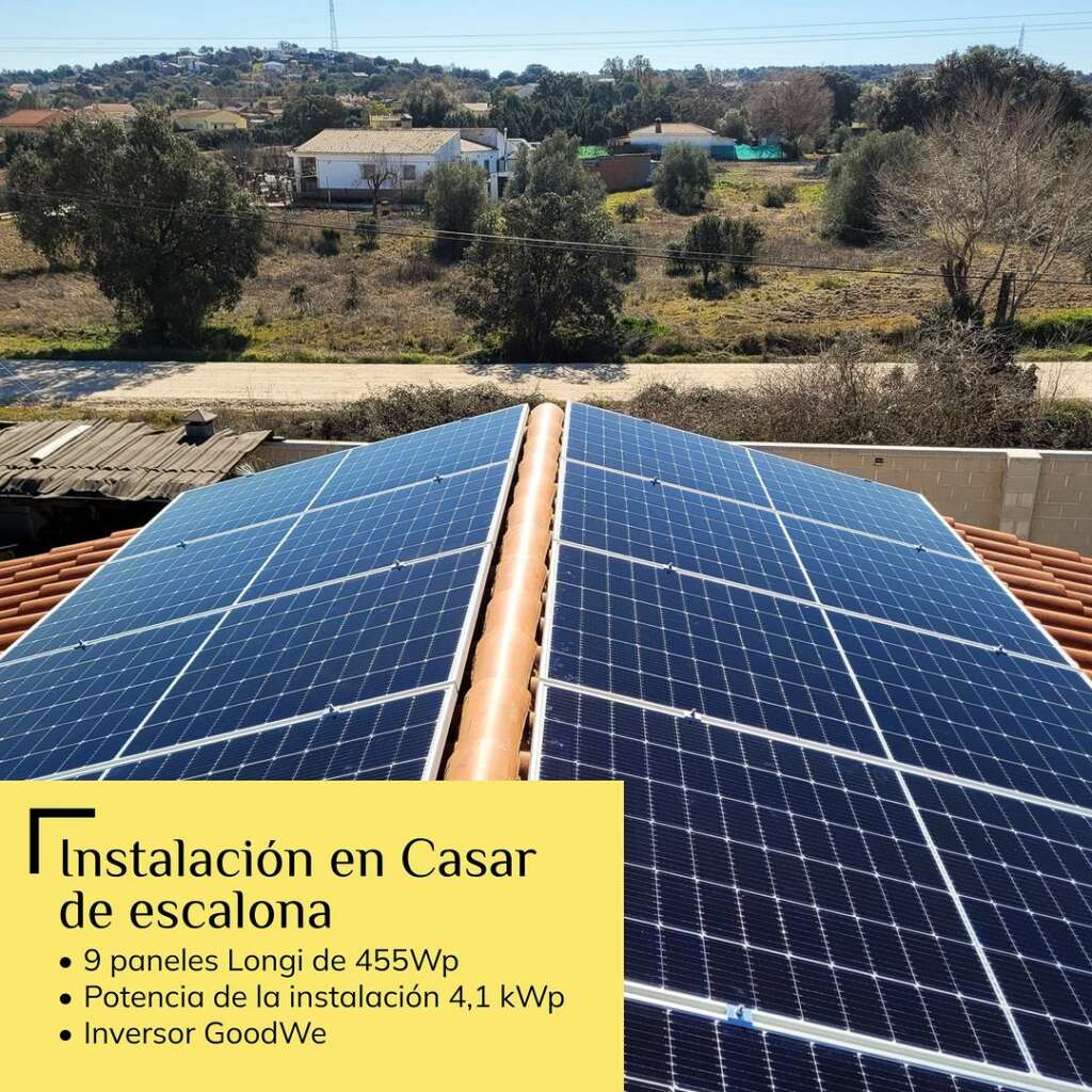 foto instalacion paneles solares en casar de escalona